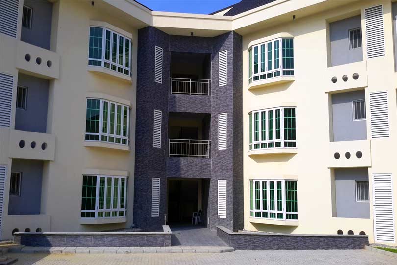 Six numbers 3 bedroom flat with one room BQ